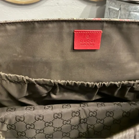 Gucci Beige and Red Baby Bag - Picture 2 of 4